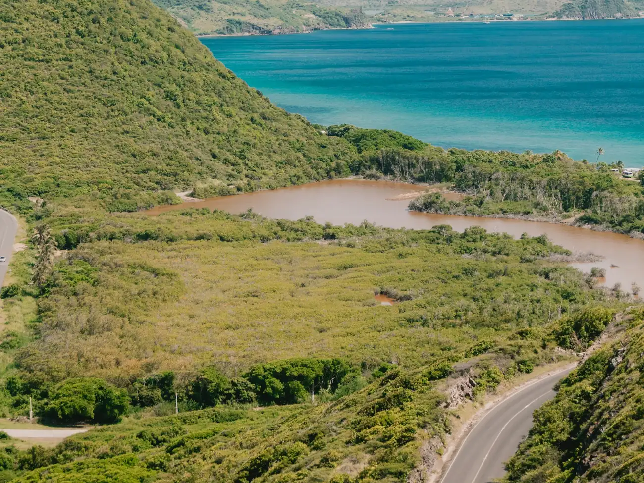 A green ridge above the sea on the South East Peninsula of St Kitts